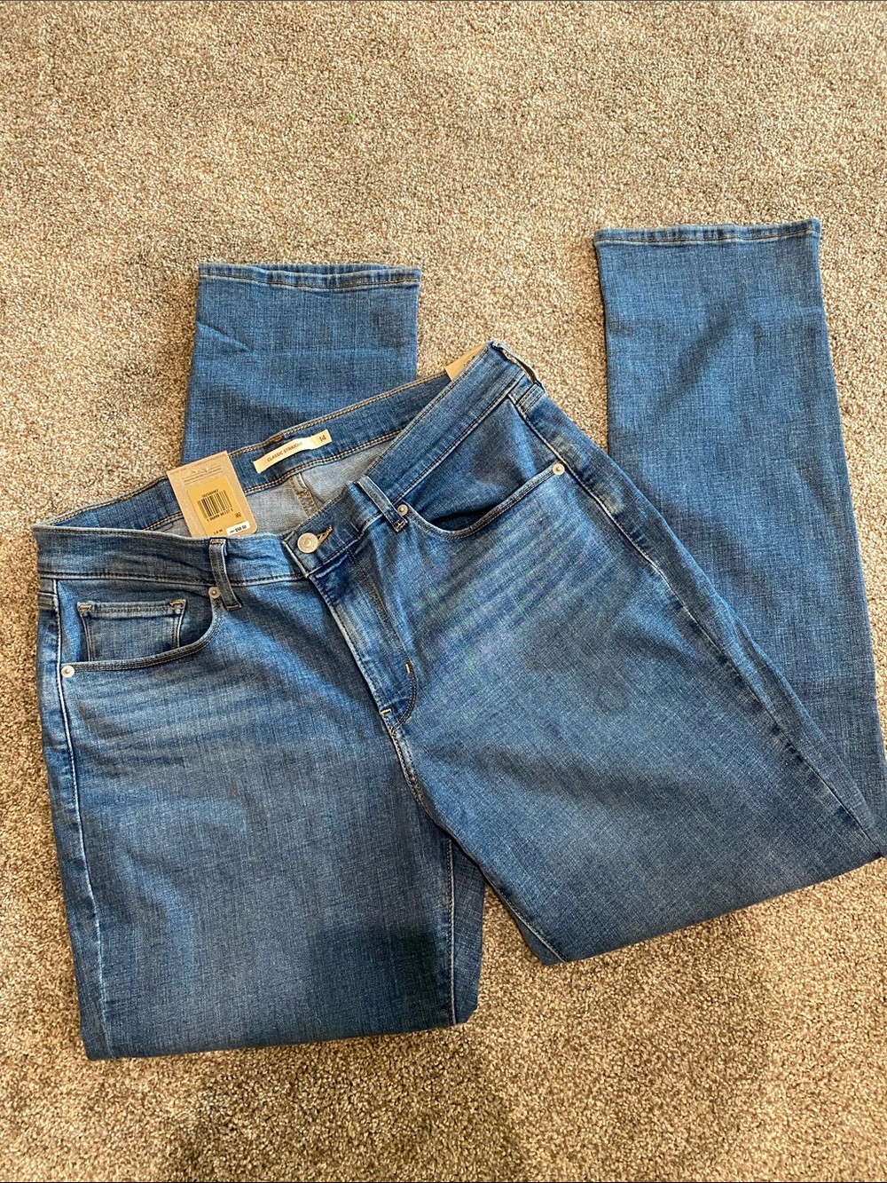 NWT ladies Levi’s Classic straight Blue Denim Jeans size 14 M